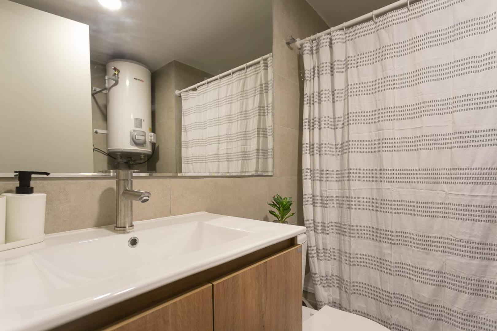 Descubre La Ciudad 1d1b Moderno Apartamento Santiago